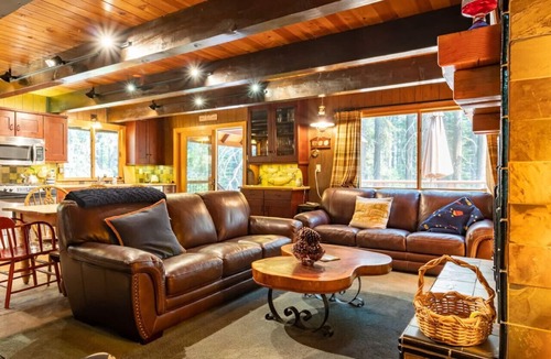Homewood House | Walk to Lake West Shore Cabin Hot Tub DogOK EVplug