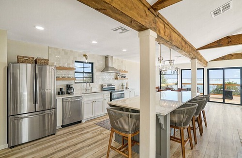 Clifton House | Walk to Lake Whitney~Fire Pit~BBQ Grill~King Bed