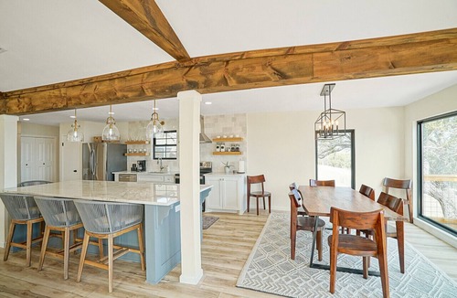 Clifton House | Walk to Lake Whitney~Fire Pit~BBQ Grill~King Bed