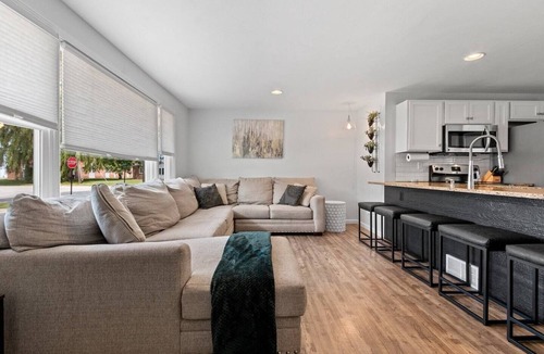 Ashwaubenon House | Walk-to-Lambeau Tailgate House
