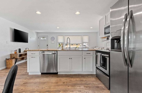 Ashwaubenon House | Walk-to-Lambeau Tailgate House