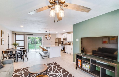 Little Elm House | Walk to Lewisville Lake: Dog-Friendly Texas Home