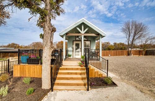 Little Elm House | Walk to Lewisville Lake: Cozy Couple’s Retreat