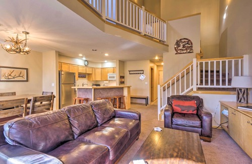 Four O'Clock House | Walk to Lifts! Chimney Ridge Townhome w/Hot Tub