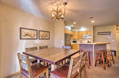 Four O'Clock House | Walk to Lifts! Chimney Ridge Townhome w/Hot Tub