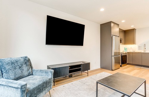 Brighton House | Walk to Light Rail! Modern Seattle Townhome