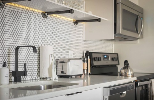 Rutledge Hill House | Walk to Live Music + DT | Shared Patio + Stylish Suite | SoBro Guest House #7