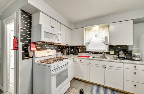 Schenectady Apartment | Walk to Local Eats! Updated Schenectady Apartment