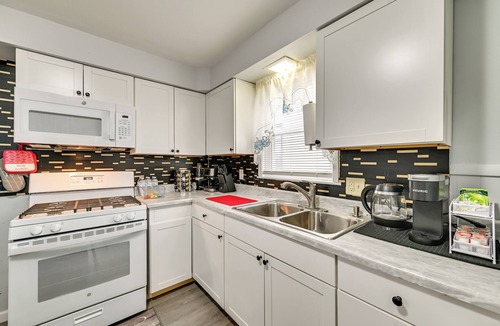 Schenectady Apartment | Walk to Local Eats! Updated Schenectady Apartment