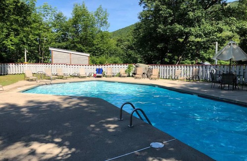 Lincoln Condo | Walk to Loon! Most Reviewed Studio Pool, Hot Tub & Granite Kitchen