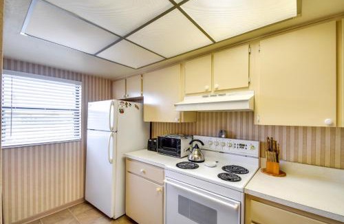 Madeira Beach House | Walk to Madeira Beach: Coastal Condo w/Balcony