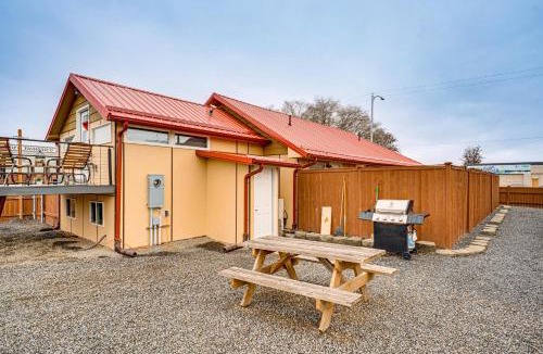 Soap Lake Apartment | Walk to Main Ave & Soap Lake! Pet-Friendly Studio