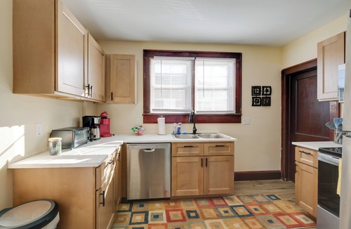Radford House | Walk to Main St & Campus! Dtwn Radford Home