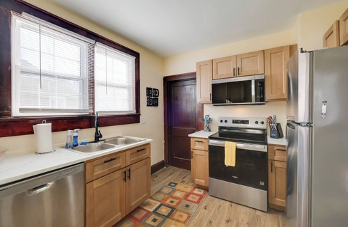 Radford House | Walk to Main St & Campus! Dtwn Radford Home