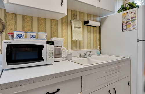 Delphi Apartment | Walk to Main St & Creek: Historic Delphi Studio