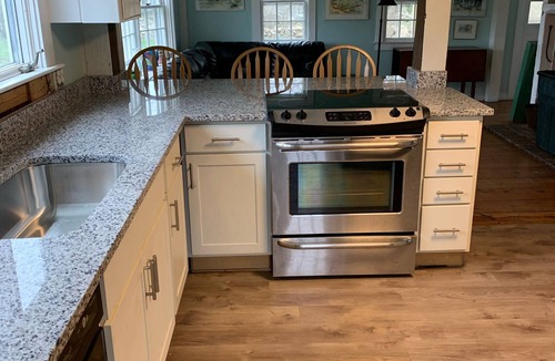 New Shoreham House | Walk to Mansion Beach, Large Yard!