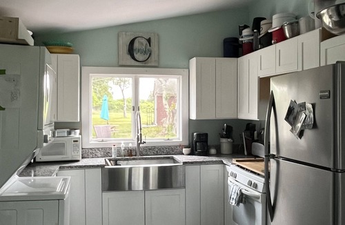 New Shoreham House | Walk to Mansion Beach, Large Yard!