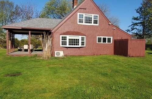 New Shoreham House | Walk to Mansion Beach, Large Yard!