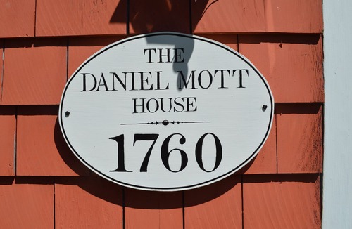 New Shoreham House | Walk to Mansion Beach, Large Yard!