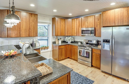 Hardin House | Walk to Marina & Beach: Charming Home in Hardin