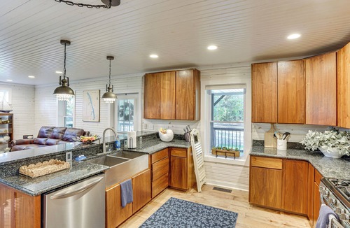 Hardin House | Walk to Marina & Beach: Charming Home in Hardin