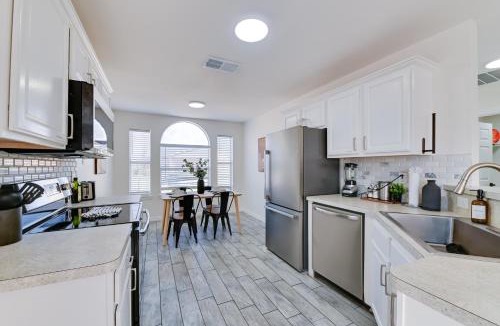 McKinney Apartment | Walk to McKinney Square! Couple’s Retreat w/Yard