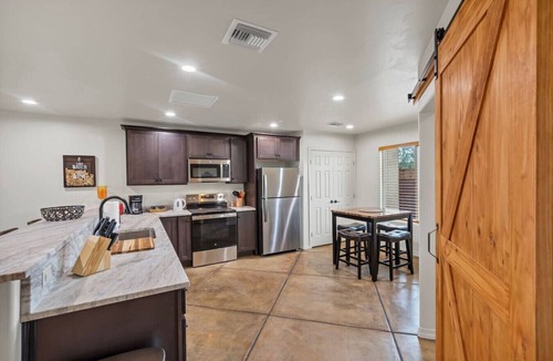 Menlo Park House | Walk to Mercado | Skyline Views | Private Casita