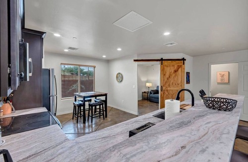 Menlo Park House | Walk to Mercado | Skyline Views | Private Casita