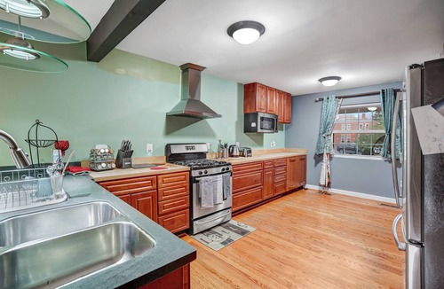 Aurora Highlands House | Walk to Metro-Near Washington DC-Amazon HQ-DCA Airport-Pentagon-Crystal City