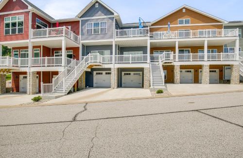 Grafton House | Walk to Mississippi River: Grafton Townhome!