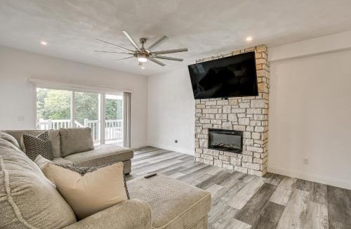 Grafton House | Walk to Mississippi River: Grafton Townhome!