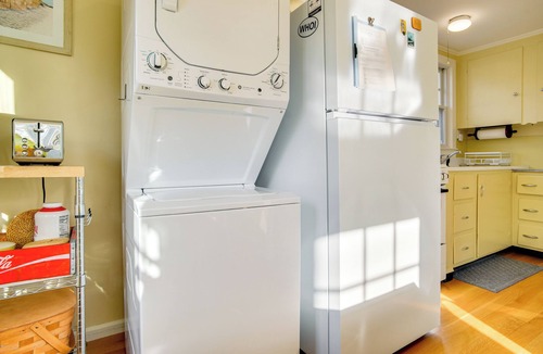 Monument Beach Cottage | Walk to Monument Beach: Cape Cod Cottage w/Grill