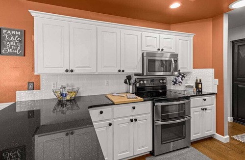 Bella Vista House | Walk to MTB Trails, Game Room+Fireplace, Pet-Friendly, BBQs, Golf Paradise
