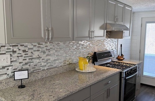Shawnee Hills Cottage | Walk to Muirfield – Backyard Pavilion, 2 Fire Pits for Ultimate Relaxation!