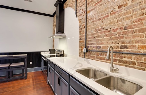 Marshall Apartment | Walk to Museums! Historic Downtown Marshall Apt