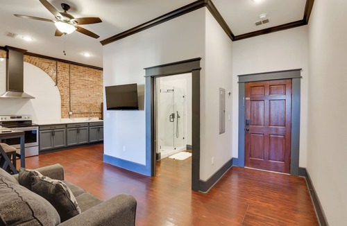 Marshall Apartment | Walk to Museums! Historic Downtown Marshall Apt