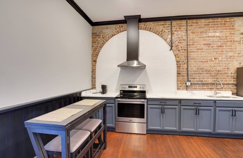Marshall Apartment | Walk to Museums! Historic Downtown Marshall Apt