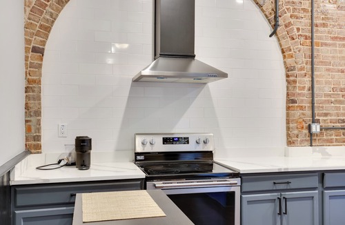 Marshall Apartment | Walk to Museums! Historic Downtown Marshall Apt