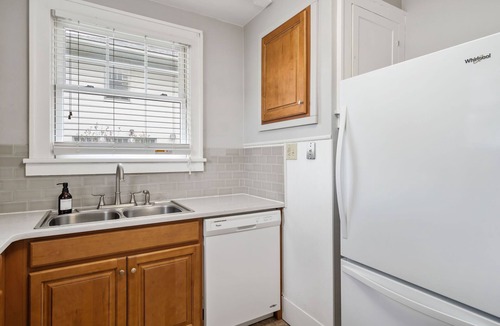 Harters Heights House | Walk to ND and Eddy Street, ProCleaned * Comfy * Updated