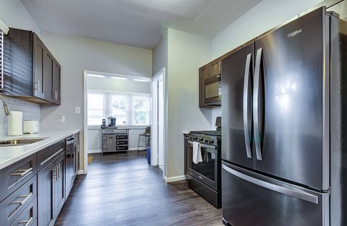 Northeast South Bend House | Walk to ND and Eddy Street, ProCleaned * Comfy * Updated