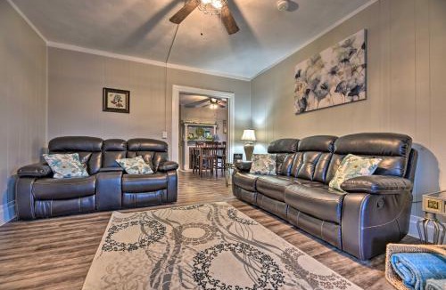 Niagara Falls House | Walk to Niagara Falls! Family Home w/Yard