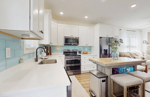 La Follette Cottage | Walk to Norris Lake, Pool Access! 'Sunshine Shack'