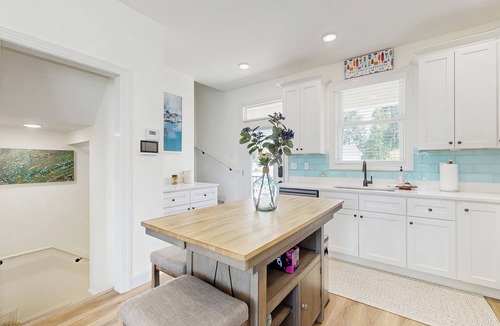 La Follette Cottage | Walk to Norris Lake, Pool Access! 'Sunshine Shack'