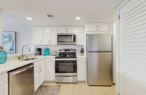 Bethany Beach Apartment | Walk to Ocean! Bethany Beach Retreat w/Balcony