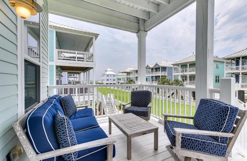 Beachside Village House | Walk to Ocean! Group Beach House in Galveston