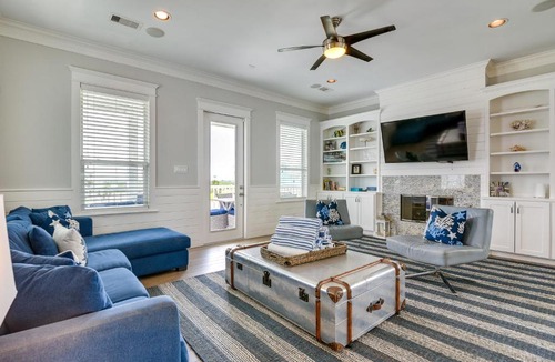 Beachside Village House | Walk to Ocean! Group Beach House in Galveston
