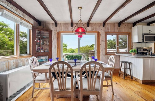 South Wellfleet House | Walk to Oceanside Beach!