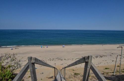 South Wellfleet House | Walk to Oceanside Beach