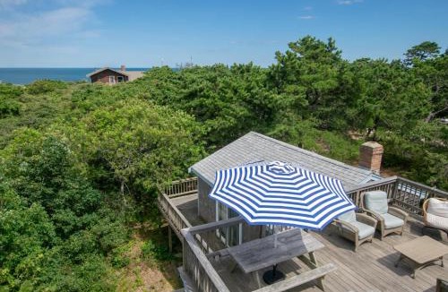 South Wellfleet House | Walk to Oceanside Beach