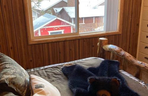 Big Bear City Cabin | Walk to Oktoberfest! Cute, Clean Cabin w/AC